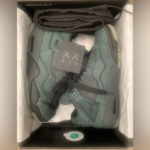 Air Jordan Retro 4 KAWS